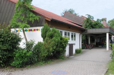 Ansicht auf den haupteingang des Protestantischen Kindergartens 2 im Blockfeld