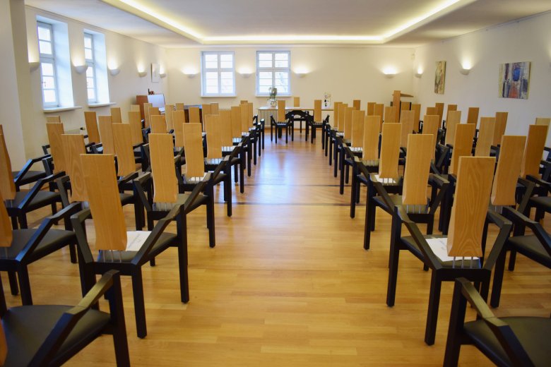 Ansicht auf das gesamte Trauzimmer im Historischen Rathaus