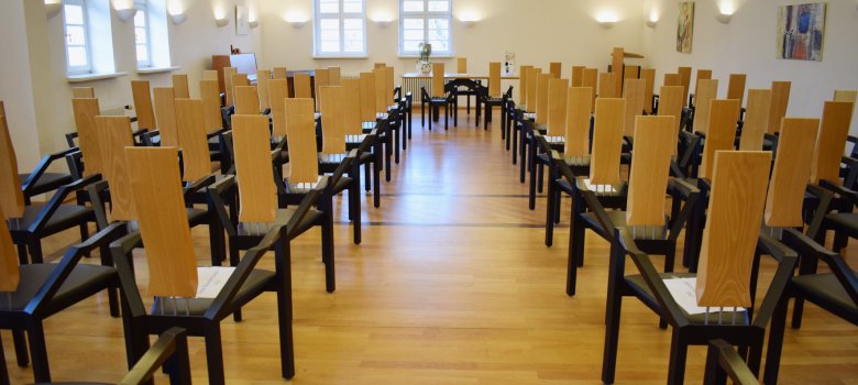 Ansicht auf das gesamte Trauzimmer im Historischen Rathaus